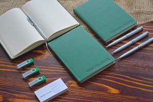 Нанесение изображений – лого на дневники Нанесение изображений – лого на дневники